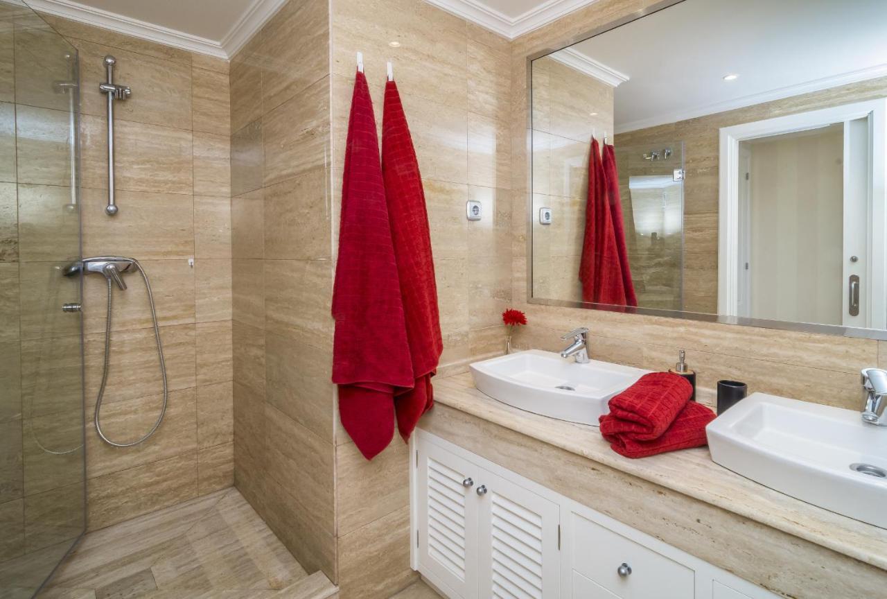 Hb - Comfortable Beachfront Holiday Apartment 에스테포나 외부 사진