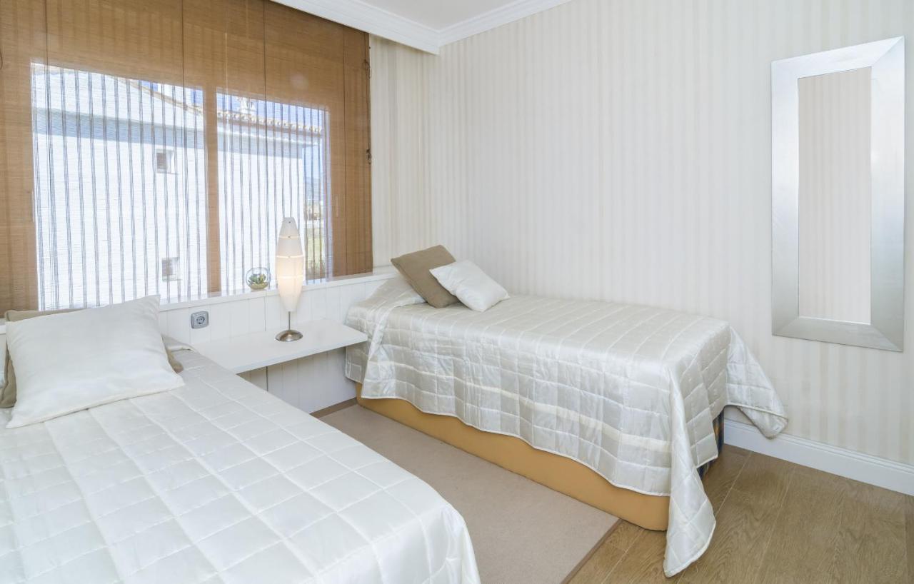 Hb - Comfortable Beachfront Holiday Apartment 에스테포나 외부 사진