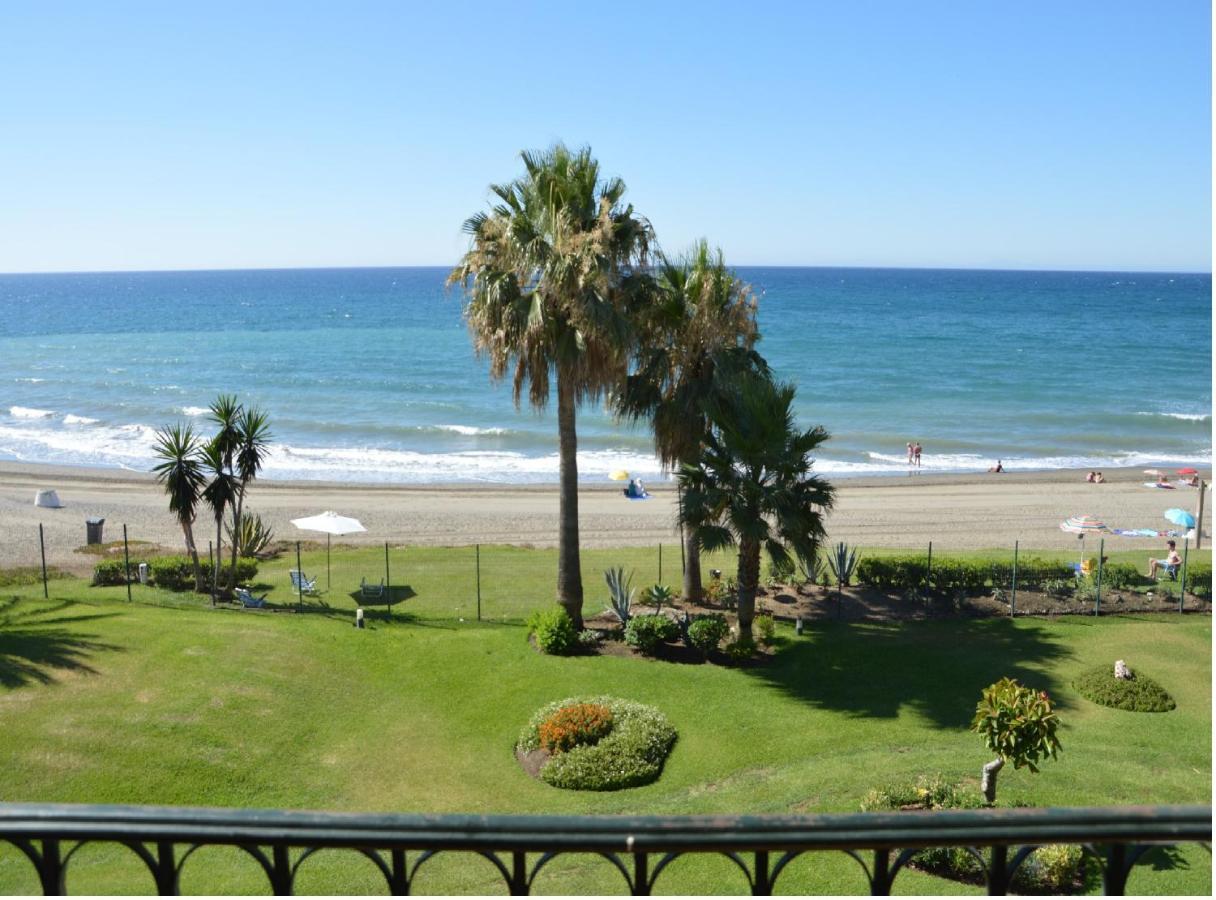 Hb - Comfortable Beachfront Holiday Apartment 에스테포나 외부 사진